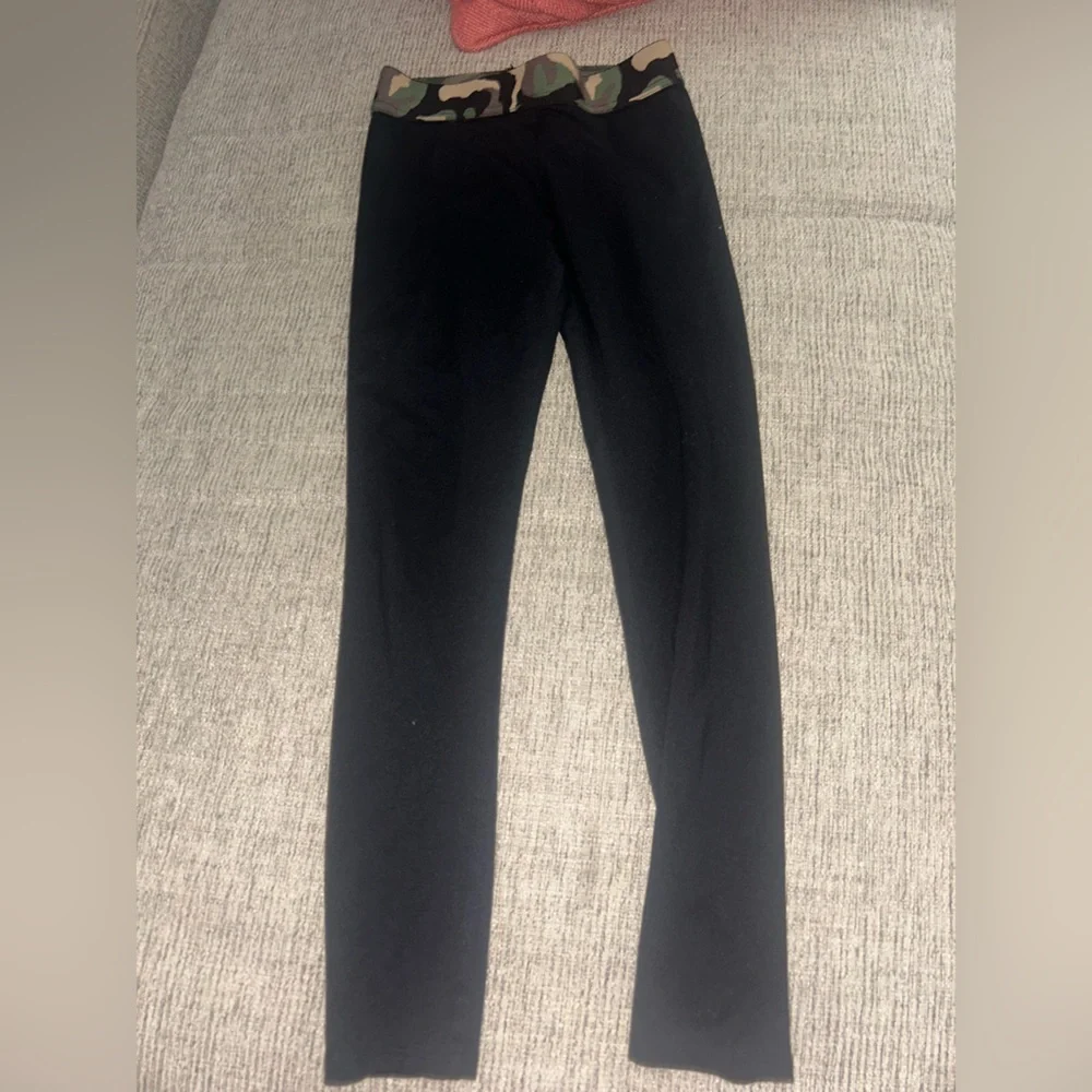 Assorted Patterned Leggings Collection - Picture 13 of 14